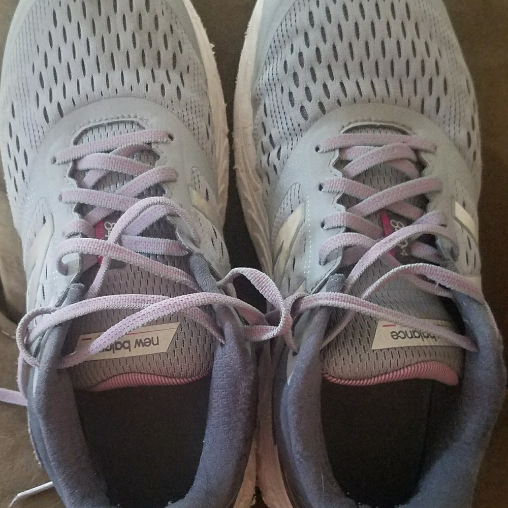 New Balance tennis shoes